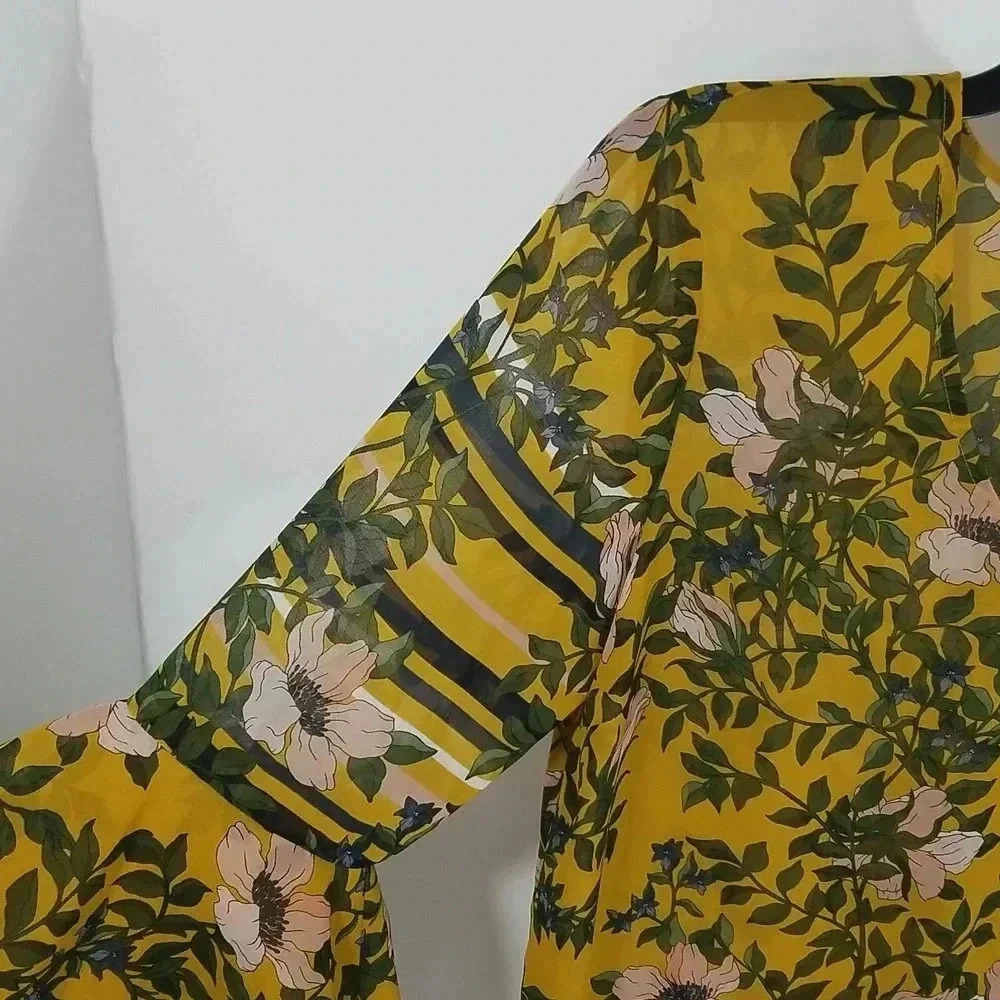 {CAbi} Women Style #5518 Spring Scene Bell Sleeves Blouse - Size Small - Picture 8 of 14